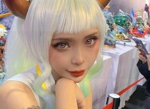 Umeko J与桃花公主的私拍故事：当你在花丛中，能否找到一点点失落和欢喜？